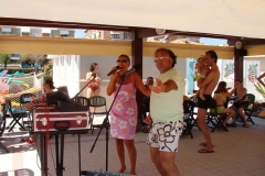 bagni-peppe-fano-animazione-canta-02